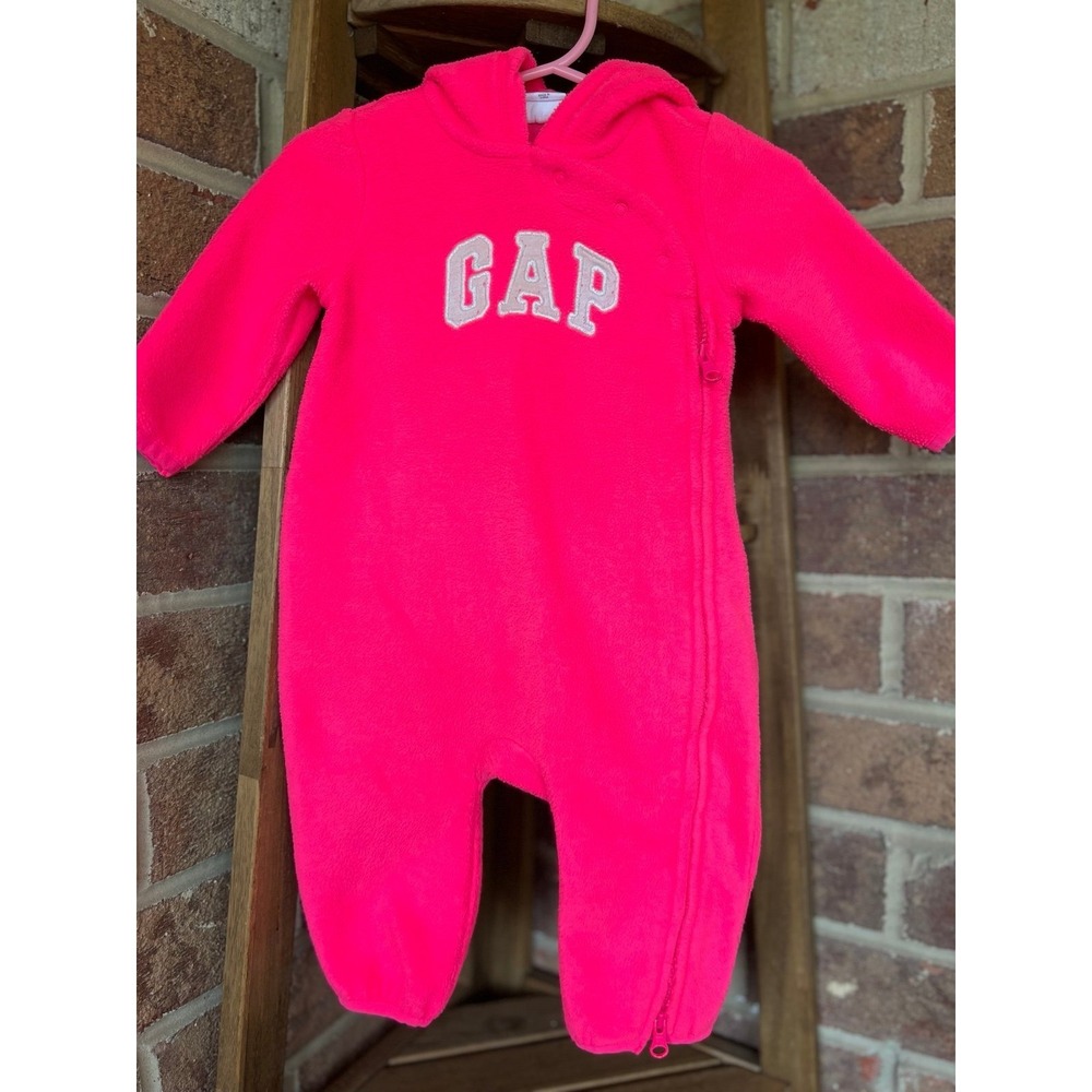 Gap kids hooded fleece onesie for 3-6 months baby. Pink